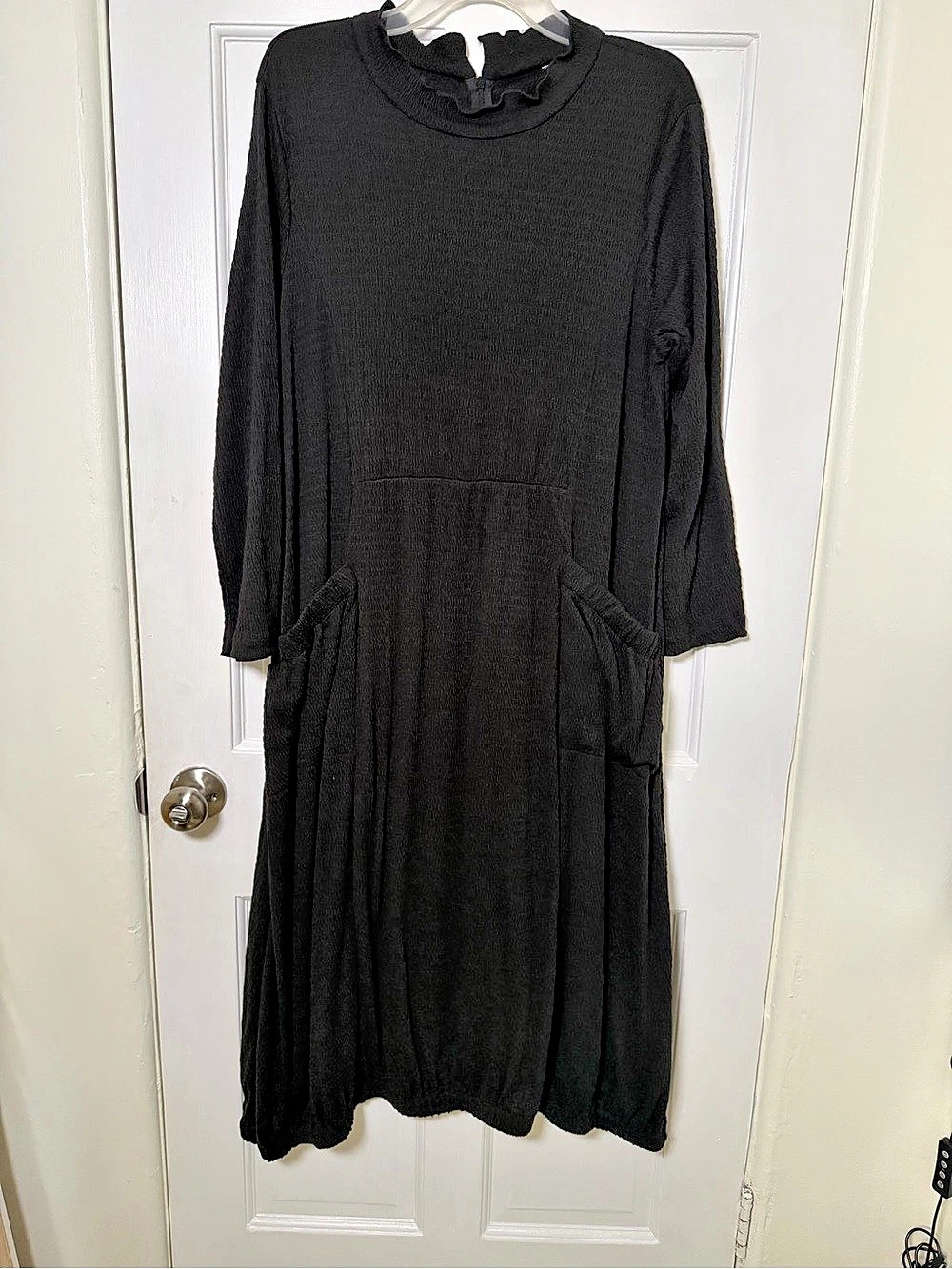 Zadie B’S Black Long Sleeve Bubble Maxi Dress Like New
